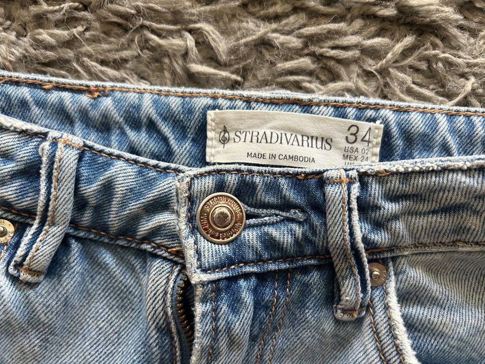 Stradivarius Jeans weites Bein in Eltville