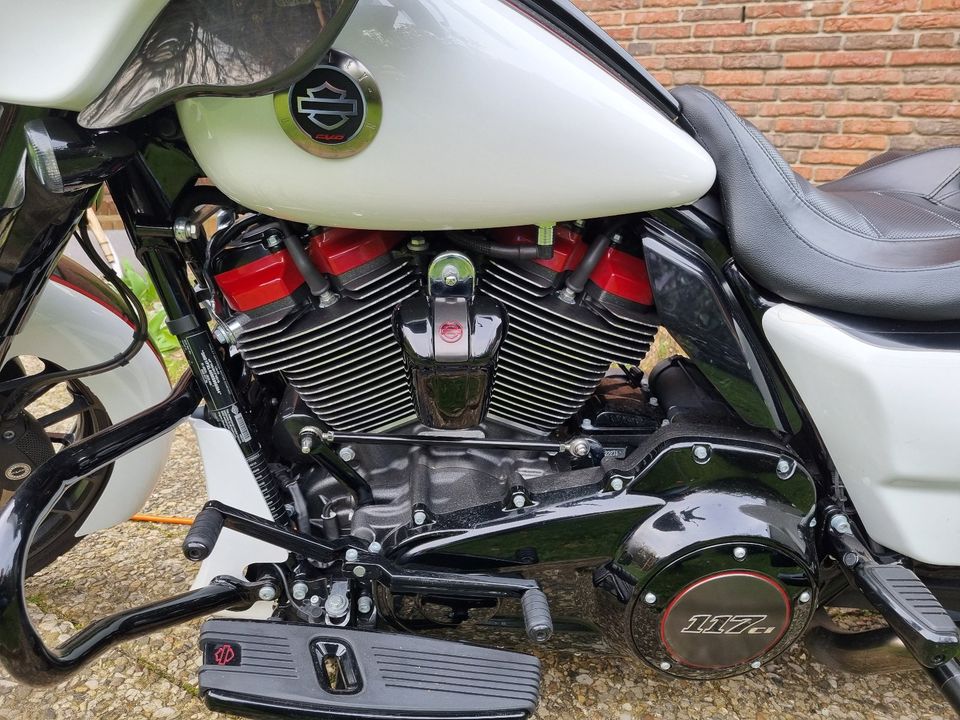 Harley Davidson Street Glide CVO 5HD in Isenbüttel