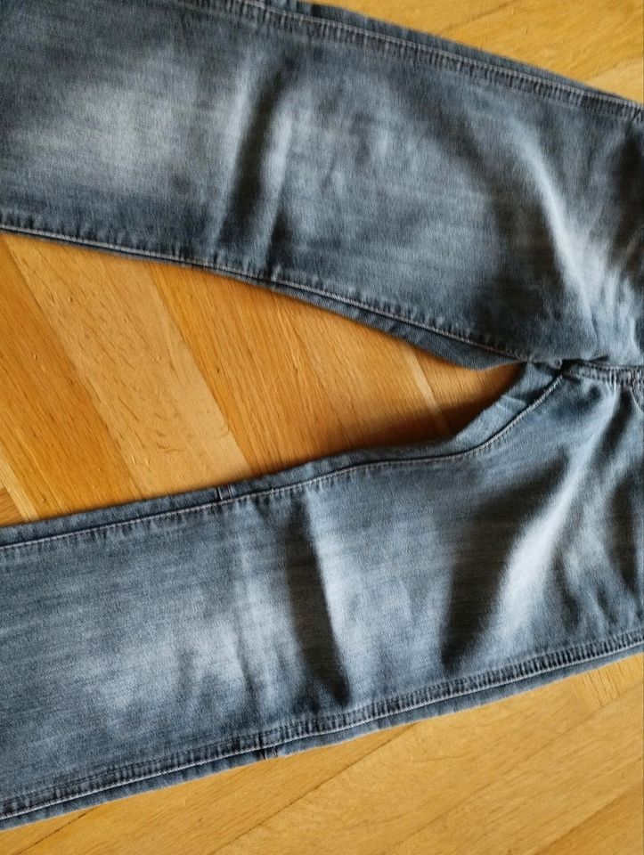 Jeans Gr 146 in Langen (Hessen)