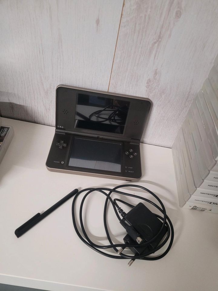 Nintendo DSi XL Ladegerät Sift gebraucht Blitzversand in Schortens
