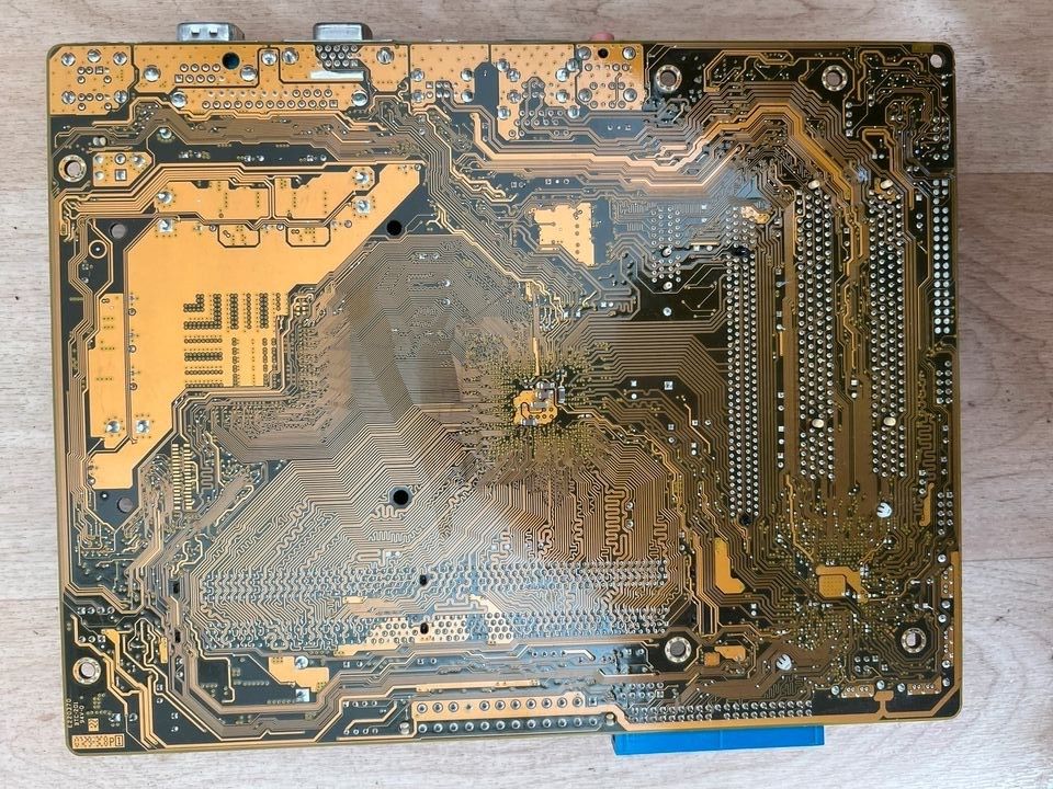 ASUS P5gc-mx/S.775 DDR2 Pci-e PCI in Bitterfeld