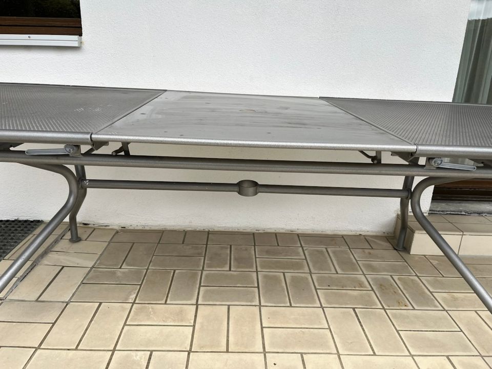 Outdoor-Tisch Metall + 6 hochwertige Gartenstühle inkl. Polster in Niefern-Öschelbronn