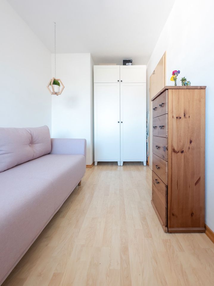 Dachgeschosswohnung mit Südbalkon und hochwertiger Einbauküche. in München