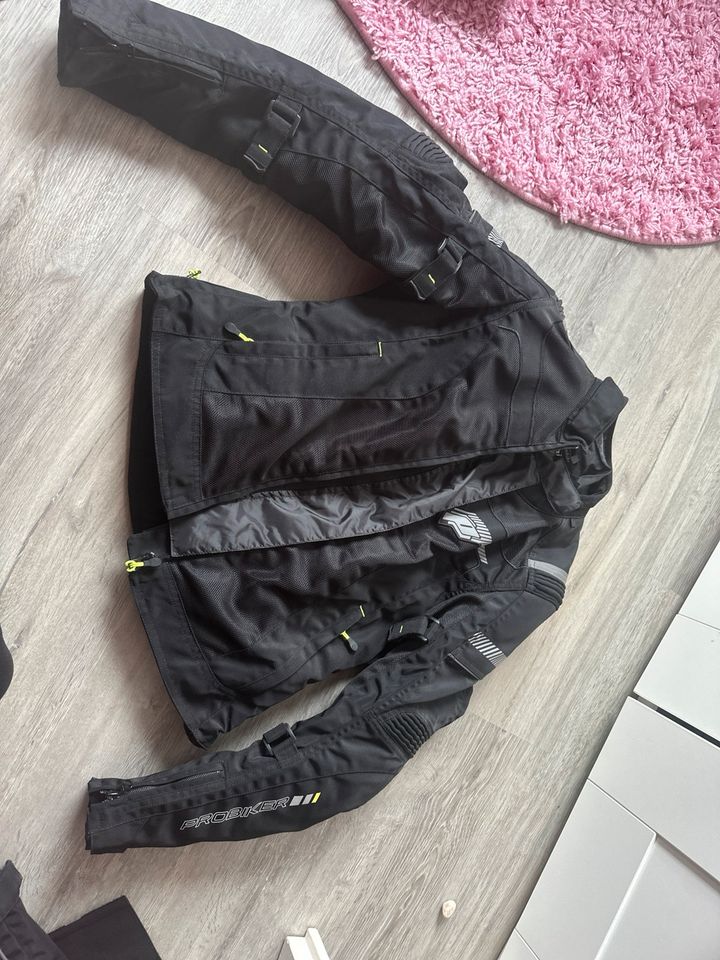 Motorradjacke und Hose in Büren