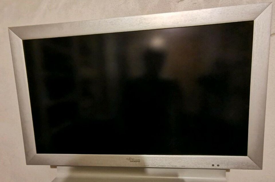 32 Zoll Siemens Flachbildschirm LCD TV Fernseher Computer in Lechbruck