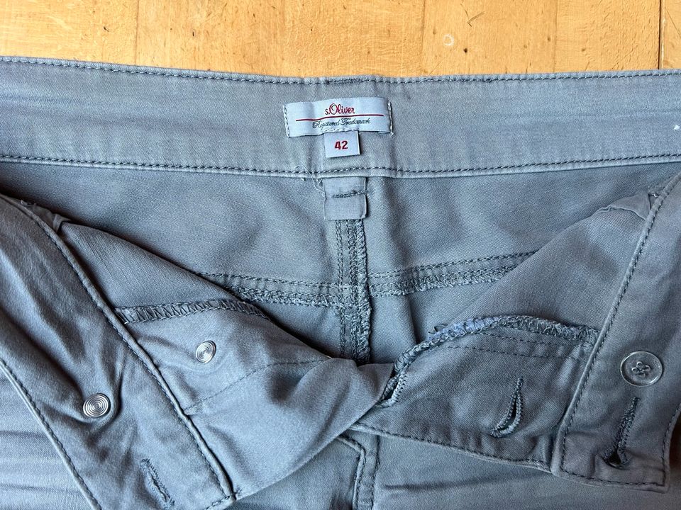 S.Oliver Shorts Gr. 42, grau in Kaiserslautern