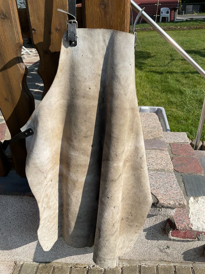 Schweißschürze echt Leder gut erhalten neuwertig in Vienenburg