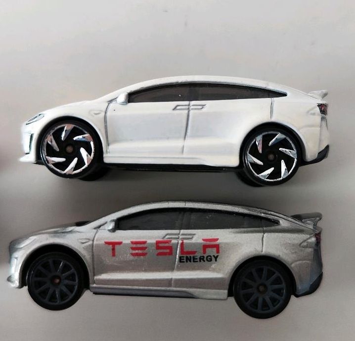 Hot Wheels Tesla Model s x Roadster Cybertruck in Kassel