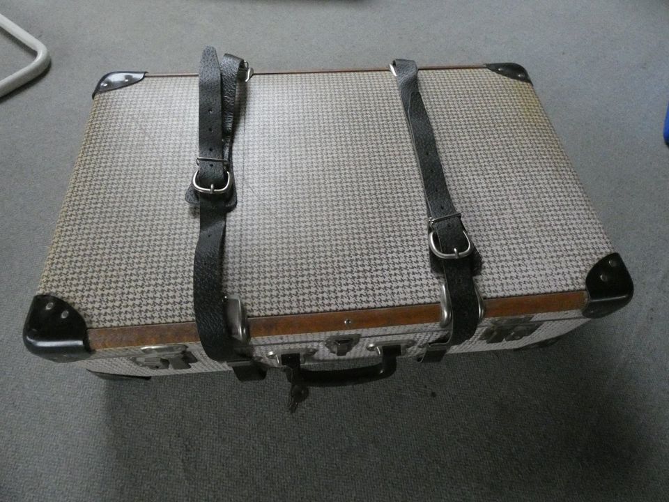 Koffer (Pappkoffer) mit Holzleisten, Fabrikat: Reisenthel in Malente