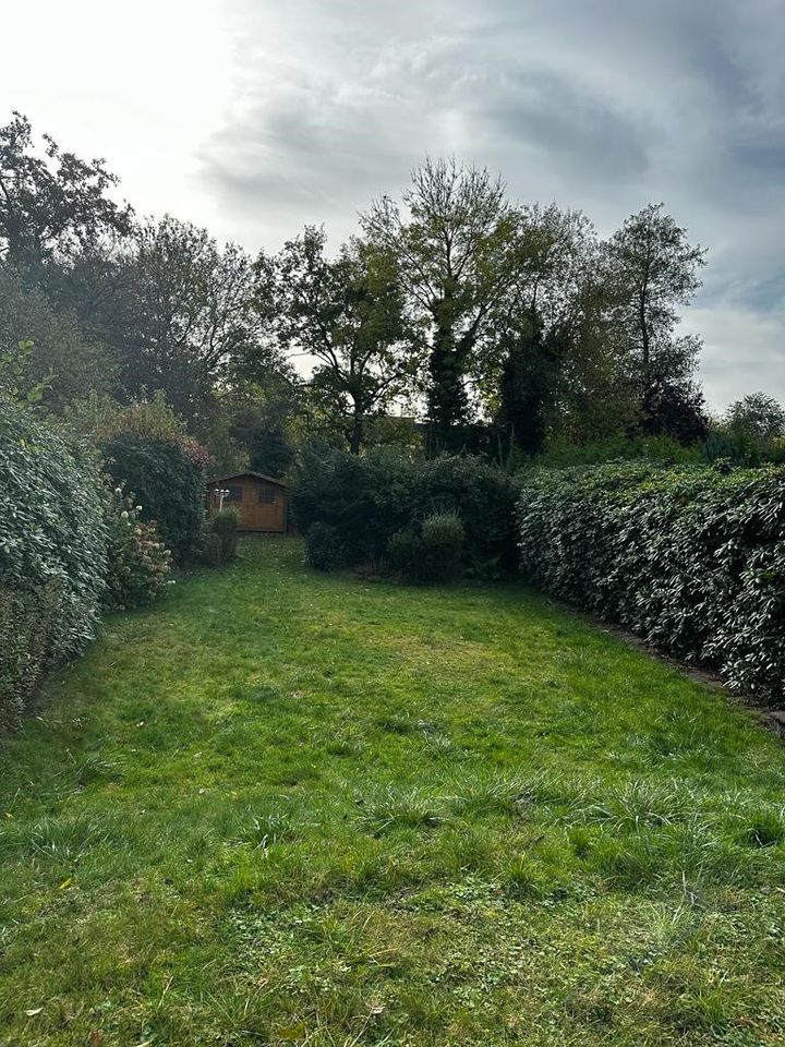 Helle 3 Zi . Erdgeschosswohnung mit Garten und Doppelgarage inkl