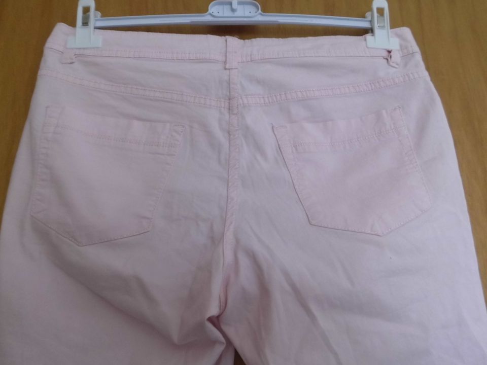 Rosafarbene kurze Hose, Capri- Hose, Shorts in Gr. 40 in Schwülper