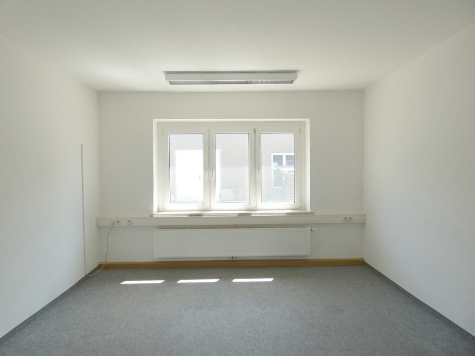 Moderne, helle Büroräume & Konferenzraum (208 m² od. flexibel teilbar) in Gewerbekomplex in Annaberg in Annaberg-Buchholz