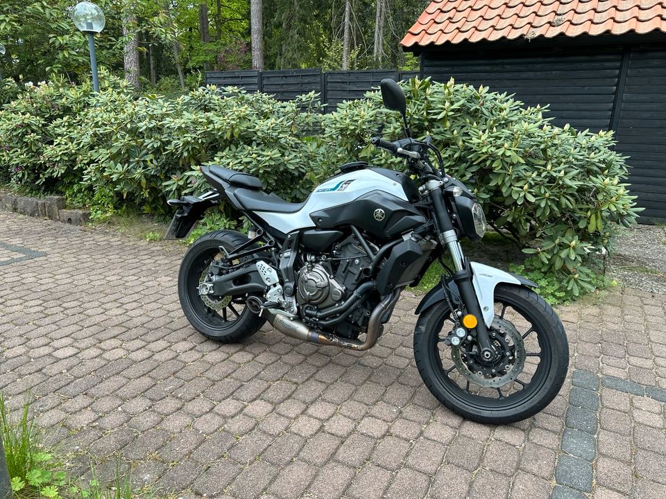 Yamaha MT 07 Akrapovic ABS Tieferlegung möglich GIVI Halterung in Herford