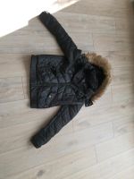 Winterjacke mit Kapuze schwarz Größe M Berlin - Reinickendorf Vorschau