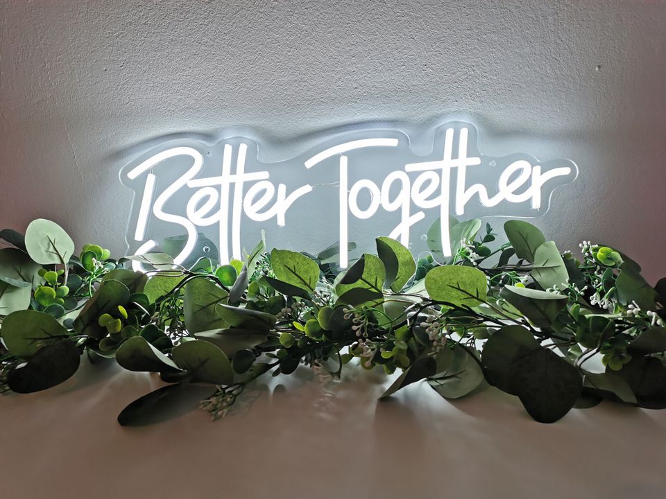 Neon Leuchtschild "S" - Better Together - Hochzeit Vermietung in Halle (Westfalen)