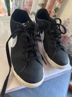 Nike sneaker schwarz 37.5 Turnschuhe Niedersachsen - Peine Vorschau
