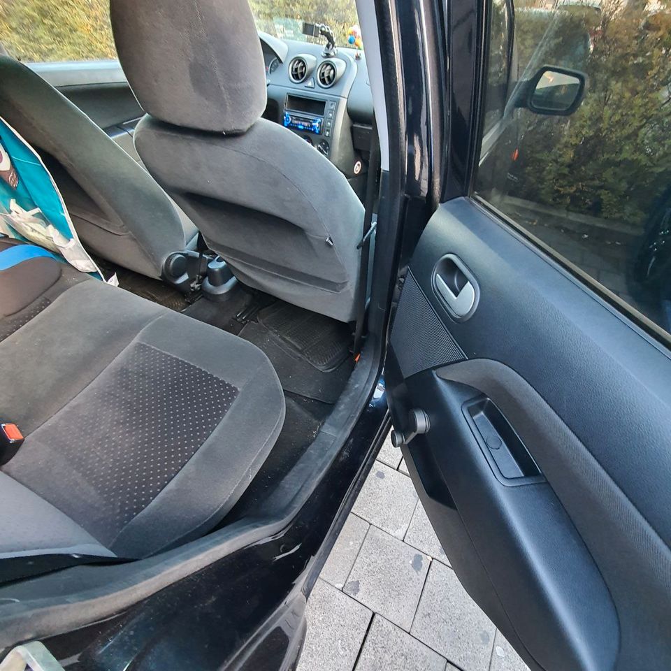 Ford Fiesta 1.6 Ambiente 101 PS, 6,20 l/100km, TÜV 06.2025, Sony in Bottrop