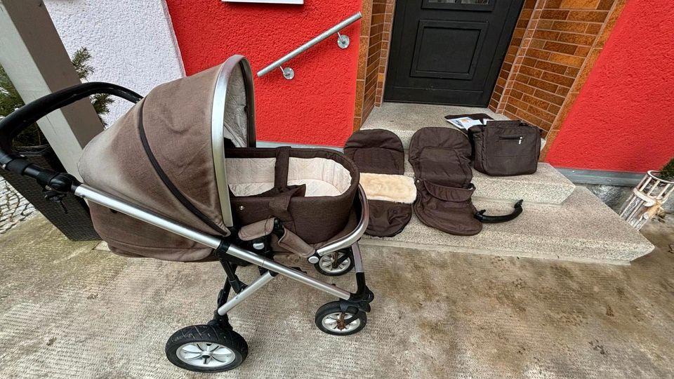 NEUER PREIS!!! Kinderkutsche mit viel Zubehör in Zschorlau