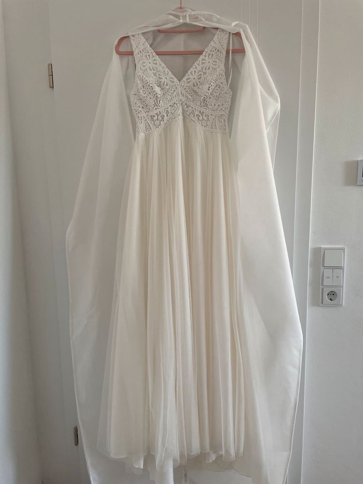 Umstandsbrautkleid Hochzeitskleid in Uplengen