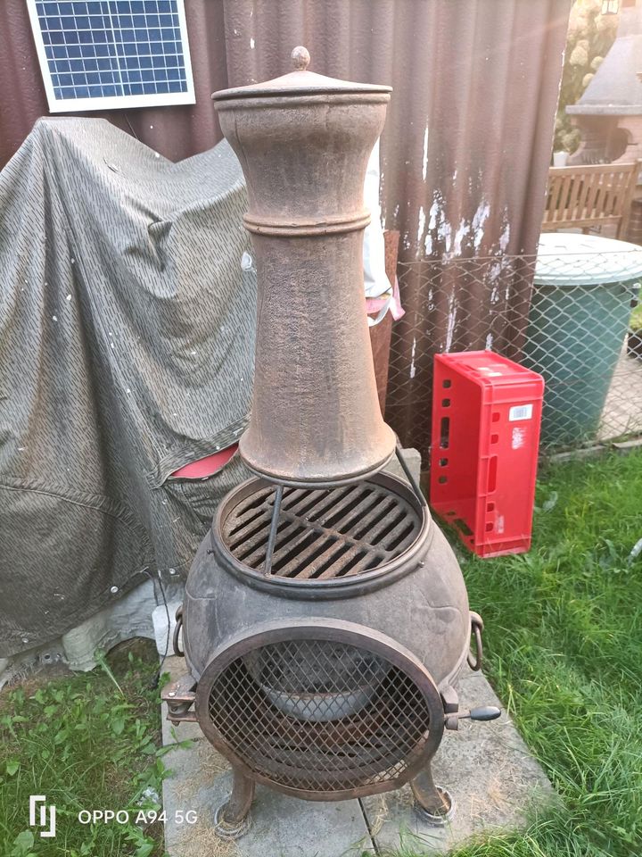 Gusseiserner Grill Garten Feuer  Fleisch am Spieß mit TurmDecke in Spremberg