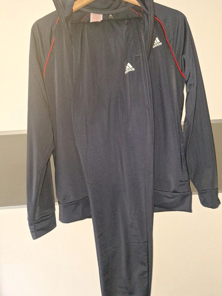 Jungen Adidas Anzug in Oberhausen