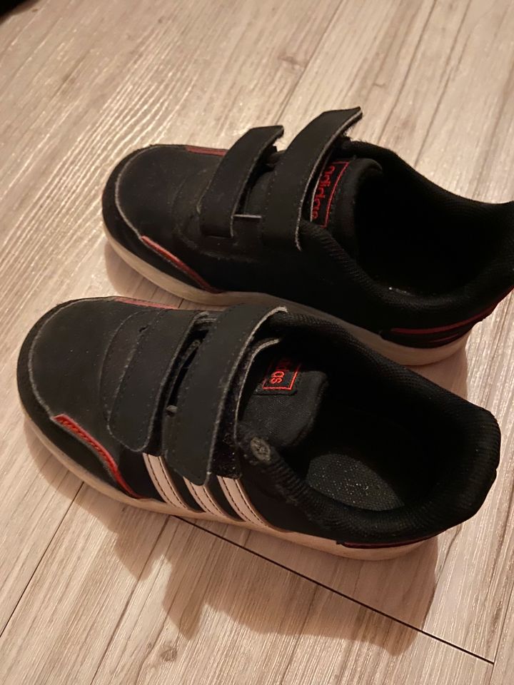 Adidas Sneaker Größe 27 in Wächtersbach