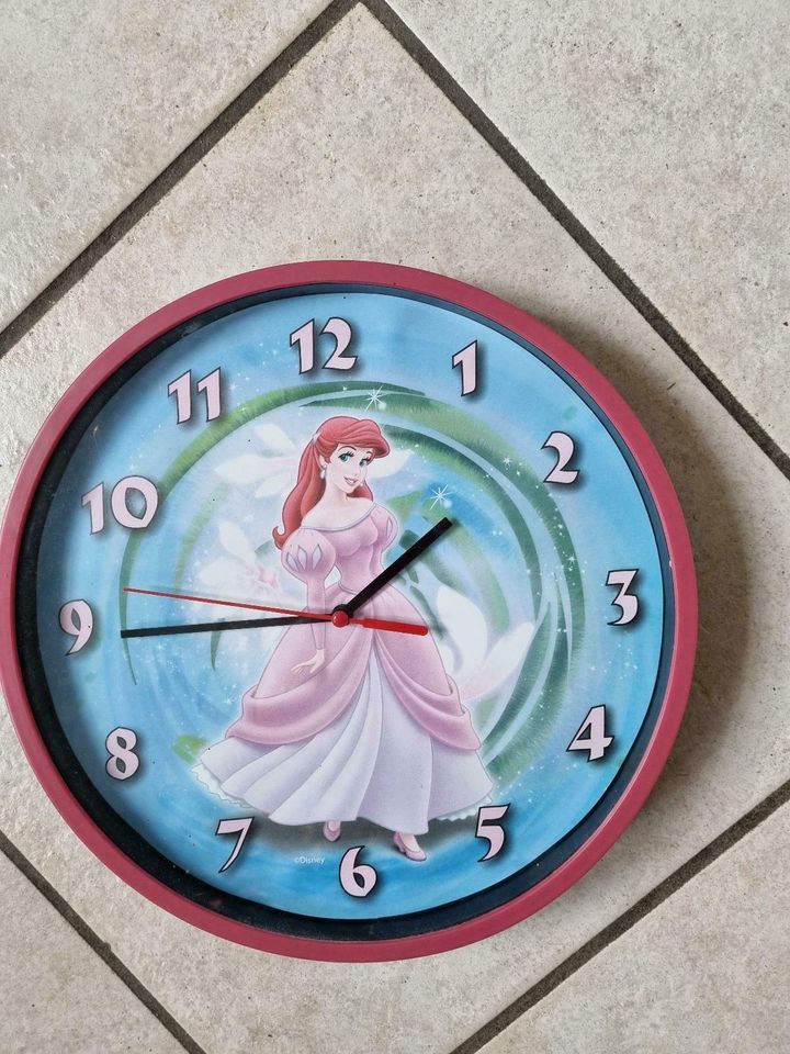 Wanduhr Prinzessin 4 € in Wienhausen