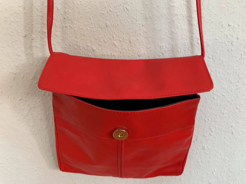 100% Leder innen und außen, weiche Handtasche, Umhängetasche, rot in Eriskirch