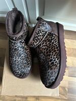 UGG Ultra Mini Boots caspian Gr. 41 neu und ungetragen Leopard Nordrhein-Westfalen - Moers Vorschau