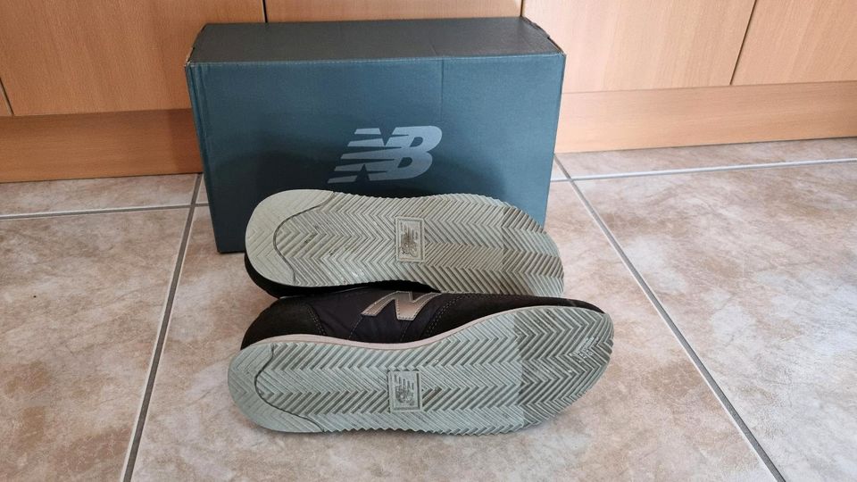 New Balance 720 Sneaker 40,5 Grau in Heusenstamm
