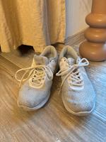 Weiße hellgraue Nike Revolution Sneaker Laufschuhe Nordrhein-Westfalen - Minden Vorschau