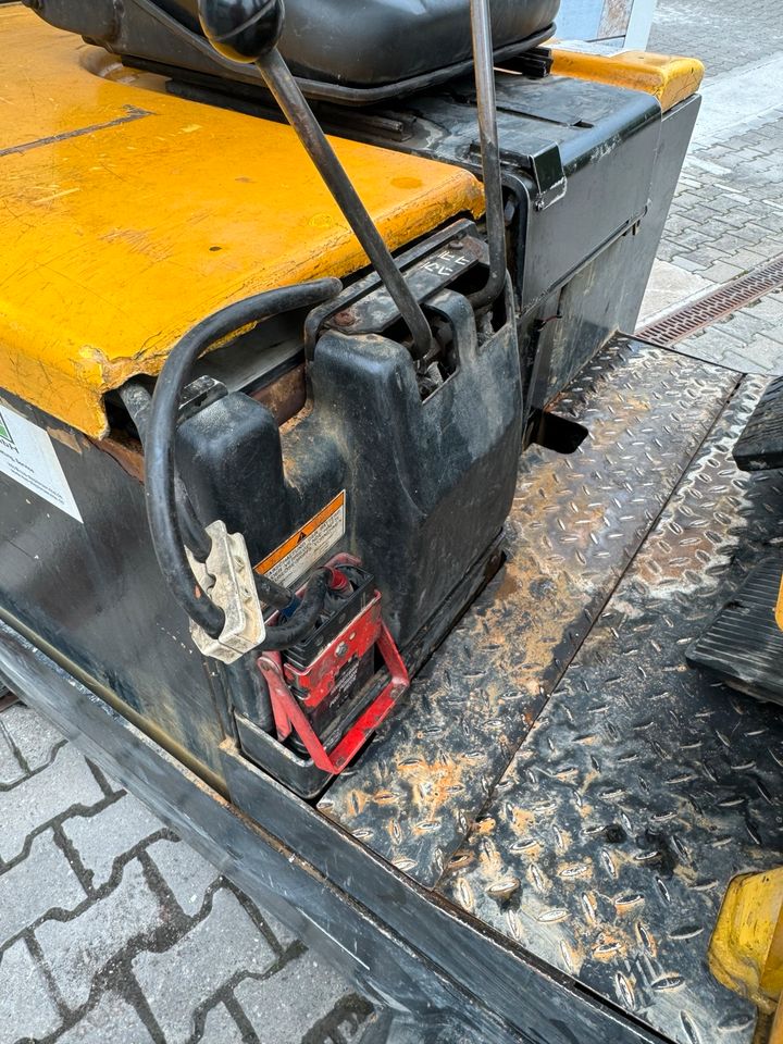 Hyster Gabelstapler J 3.00XL Stapler 3 Tonnen nur 2730 Betriebsstunden Elektro mit Ladeger in Dietersheim