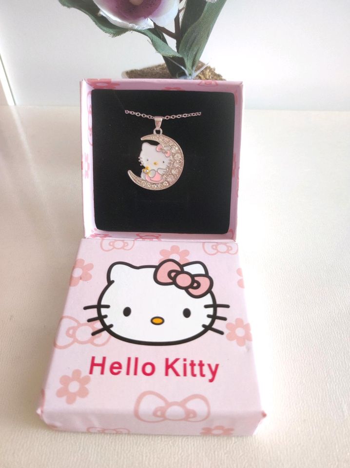 Süße Hello Kitty To the Moon and Back Halskette inkl Geschenkbox in Übach-Palenberg