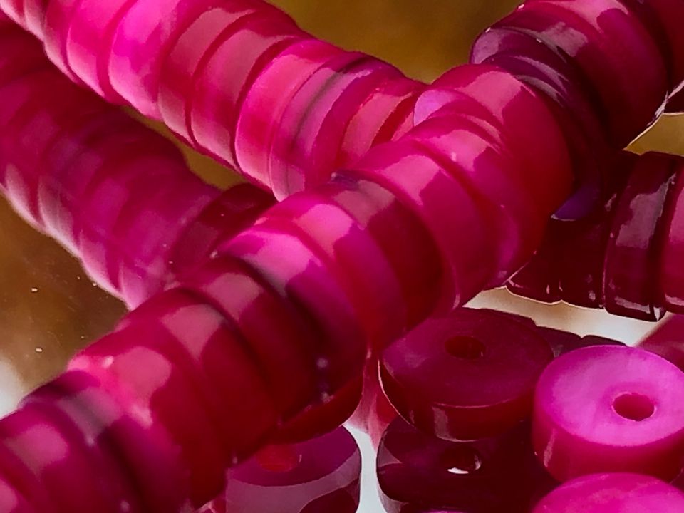 Muschelperlen rund ca. 6mm in einer tollen Farbe: Fuchsia  (#284) in Lauenau