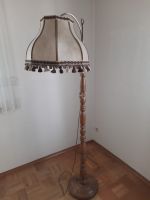 Vintage Stehlampe mit Holzfuß Baden-Württemberg - Walzbachtal Vorschau
