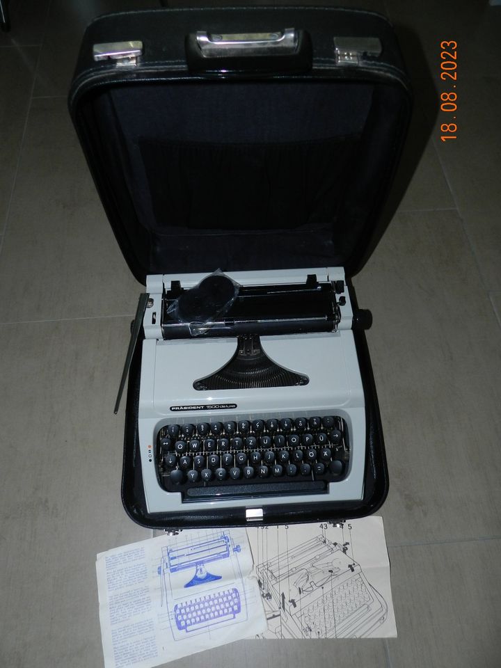 Reiseschreibmaschine Präsident 1500 de Luxe in Gornau