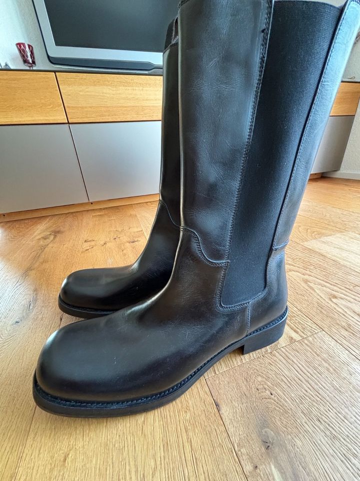 HUGO - schwarze, hohe Stiefel - NEU!!! (OP waren 450,- €) in Obersulm