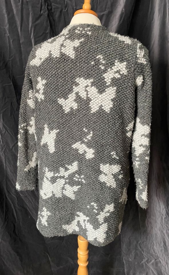 Strickjacke Gina Benotti Camouflage Tarn Schmetterlinge boucle L in Frankfurt am Main