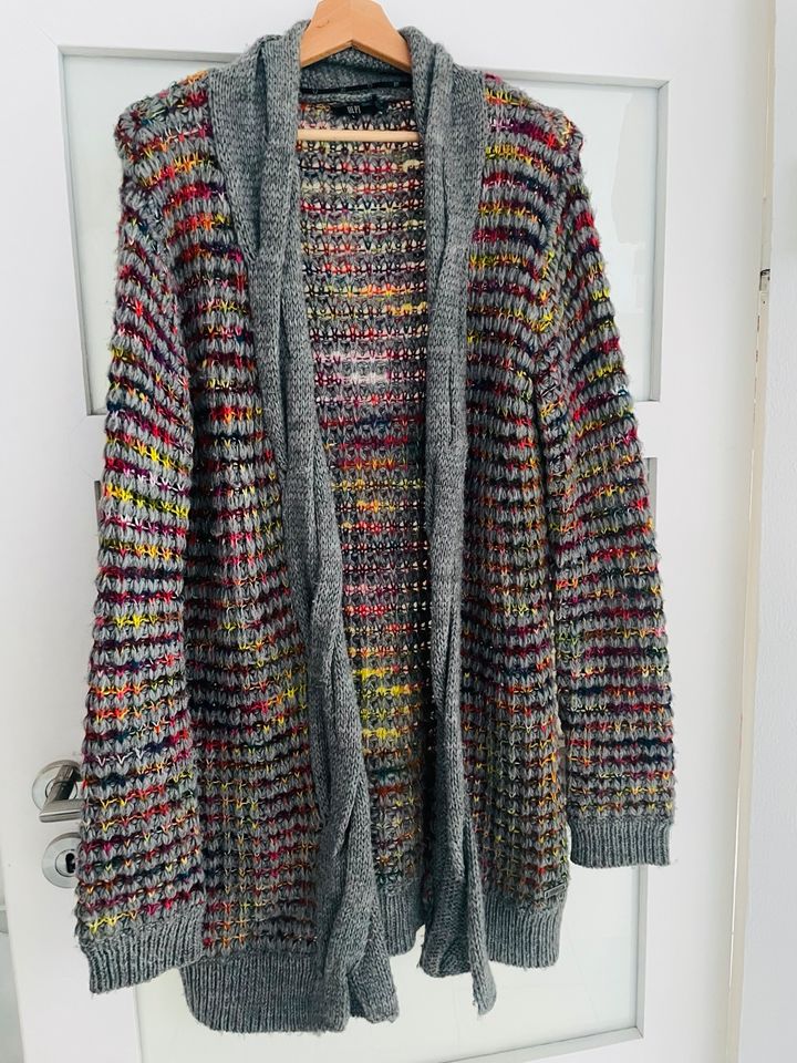 KUSCHELIGE DEPT STRICKJACKE BUNT GRAU L 40 42 REGENBOGEN CARDIGAN in Mainz