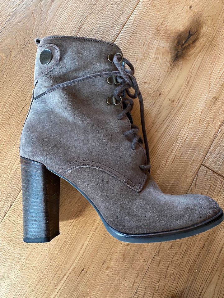 Fantasy Stiefeletten Boots Taupe Gr 37 Schnürstiefeletten in Braunschweig