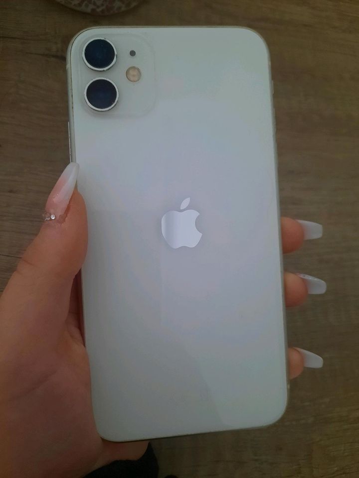 ♡  IPhone 11 in weiß  ♡ in Stipshausen