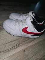 Nike Turnschuhe Gr. 31 Sachsen-Anhalt - Magdeburg Vorschau