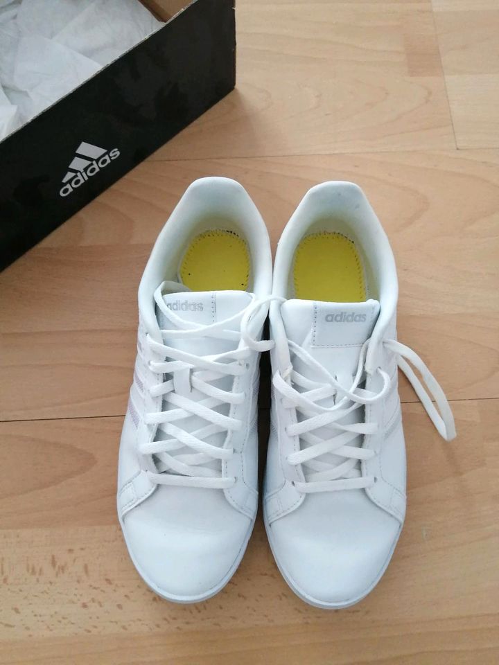 Adidas Sneaker 38 in Herdecke