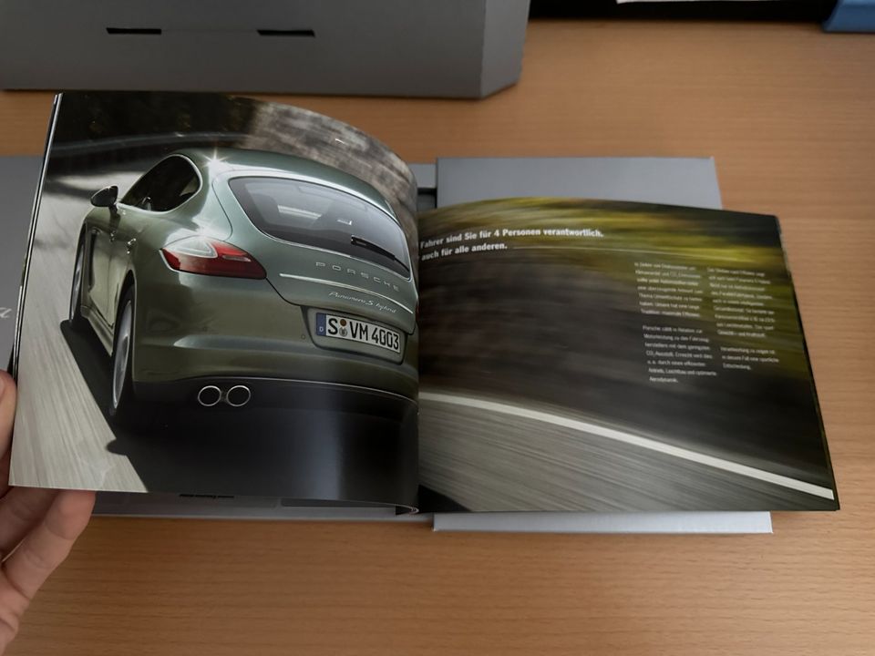 Porsche Prospekt Box: Panamera S Hybrid 2011 - 32 Seiten in Bingen