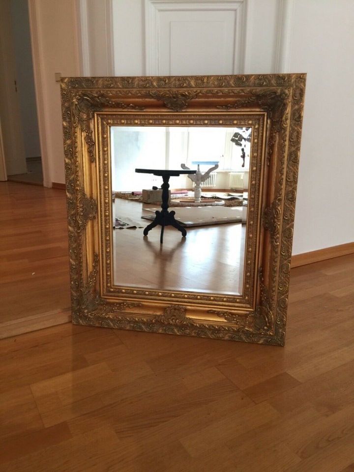 Goldener Spiegel in Berlin