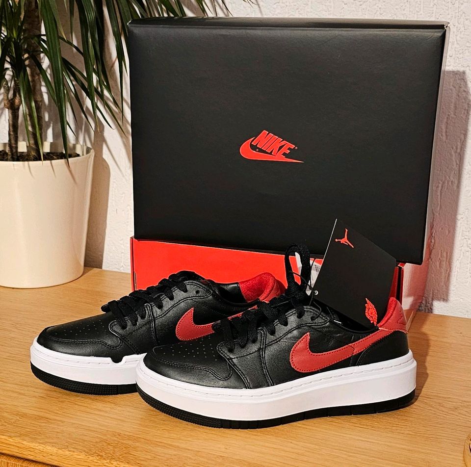 Air Jordan 1 Elevate Low in schwarz-rot, neu mit Karton, Gr.39 in Wuppertal