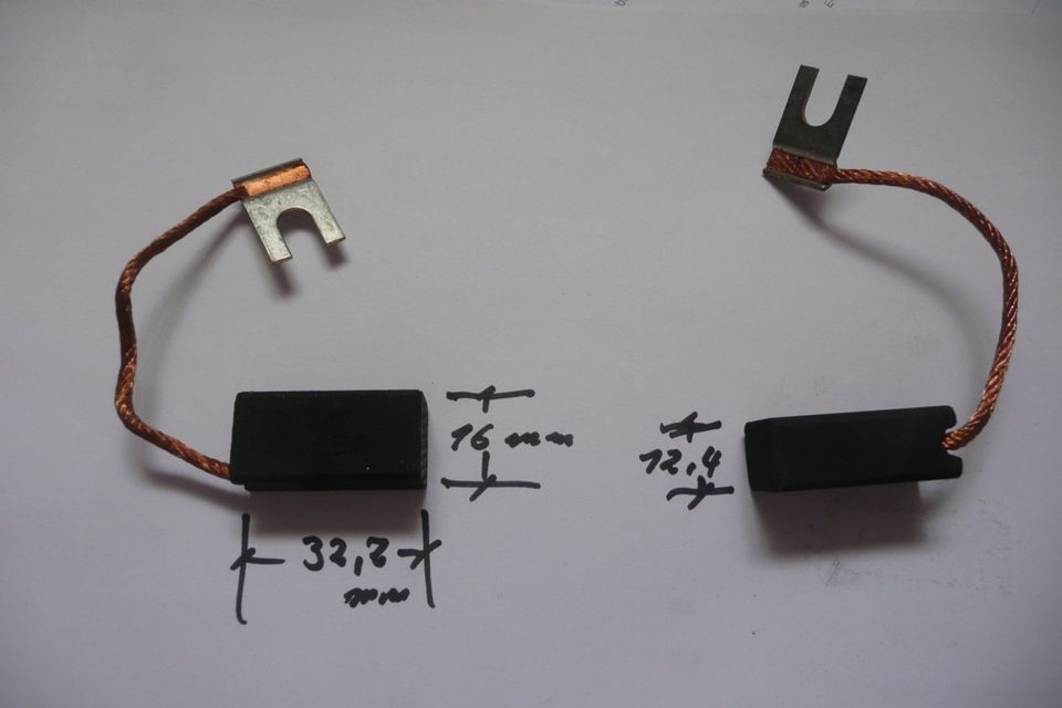 2 Stück Kohlebürsten mit Anschlussdraht / Öse 32,2 x 16 x 12,4 mm in Mering