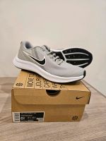 Nike Sneaker/ Sportschuhe  Neu Niedersachsen - Uchte Vorschau