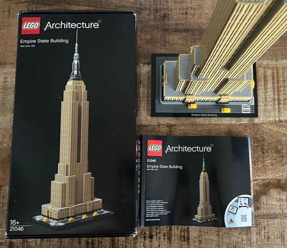 LEGO Architecture 21046 - Empire State Building in Hamburg