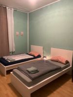 **Verkaufe komplettes Schlafzimmer, Kommode, zwei Stühle, usw. Nordrhein-Westfalen - Bottrop Vorschau